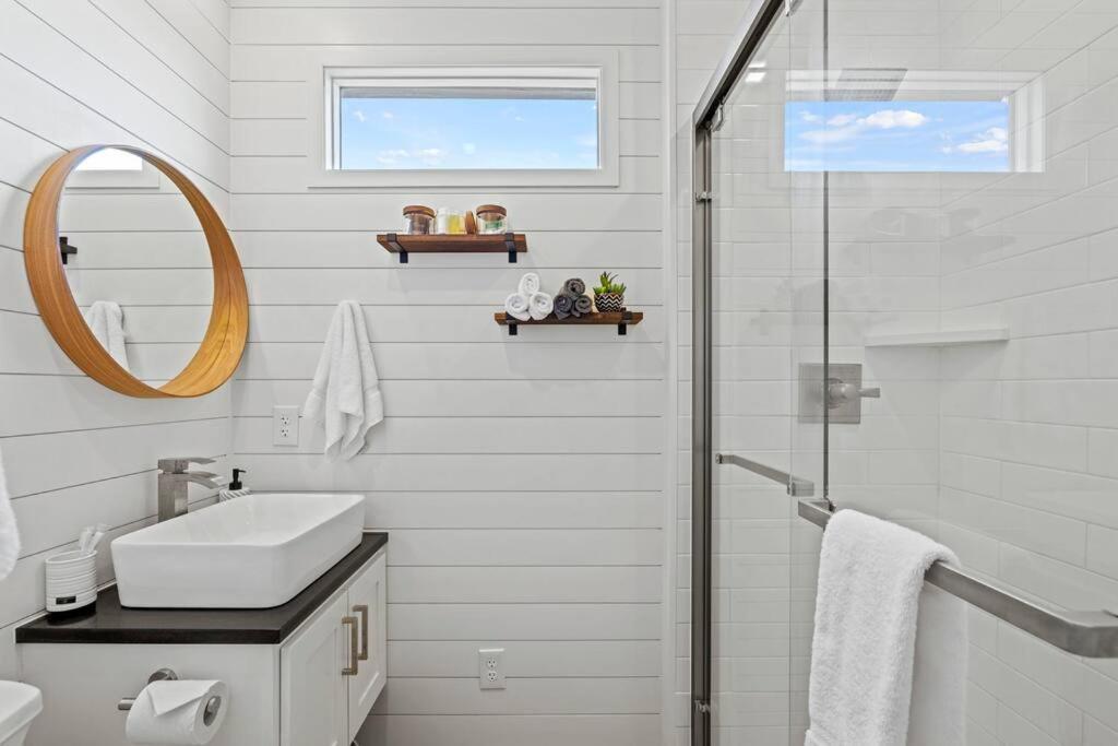 New! The Texas Longhorn-Luxury Container Home Fredericksburg Kültér fotó