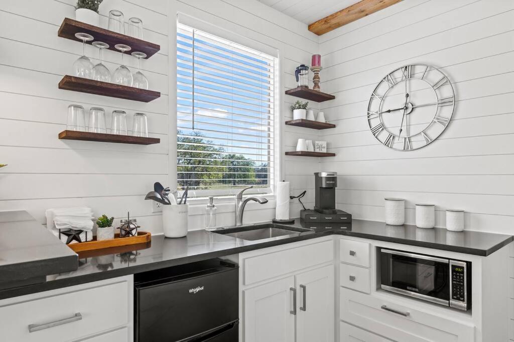 New! The Texas Longhorn-Luxury Container Home Fredericksburg Kültér fotó