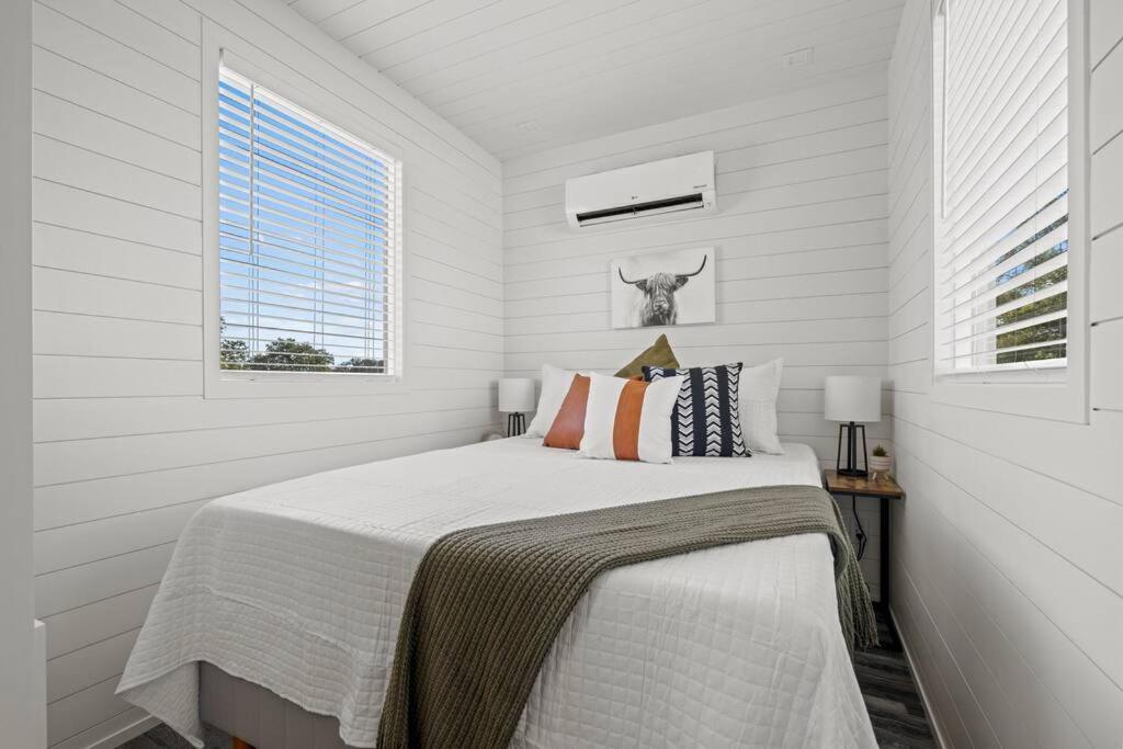 New! The Texas Longhorn-Luxury Container Home Fredericksburg Kültér fotó